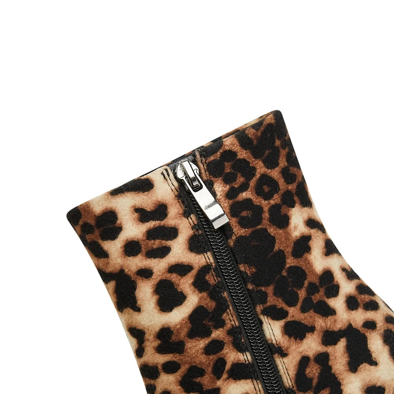 Leopard print pouch with a zipper on a white background