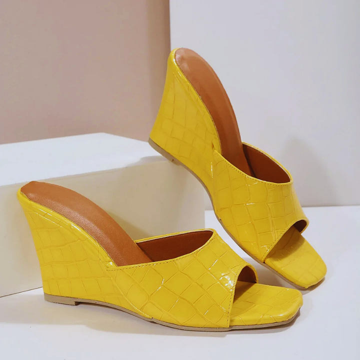 Sienna Croc Wedge - London Lake