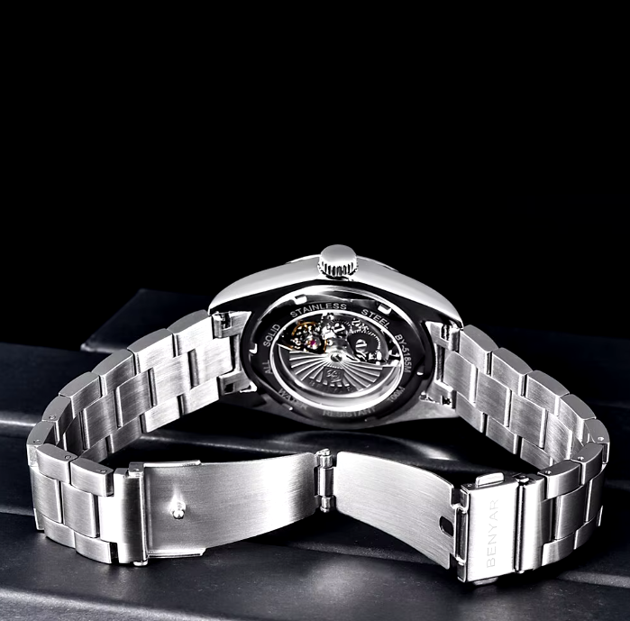 The Voyager Watch - London Lake