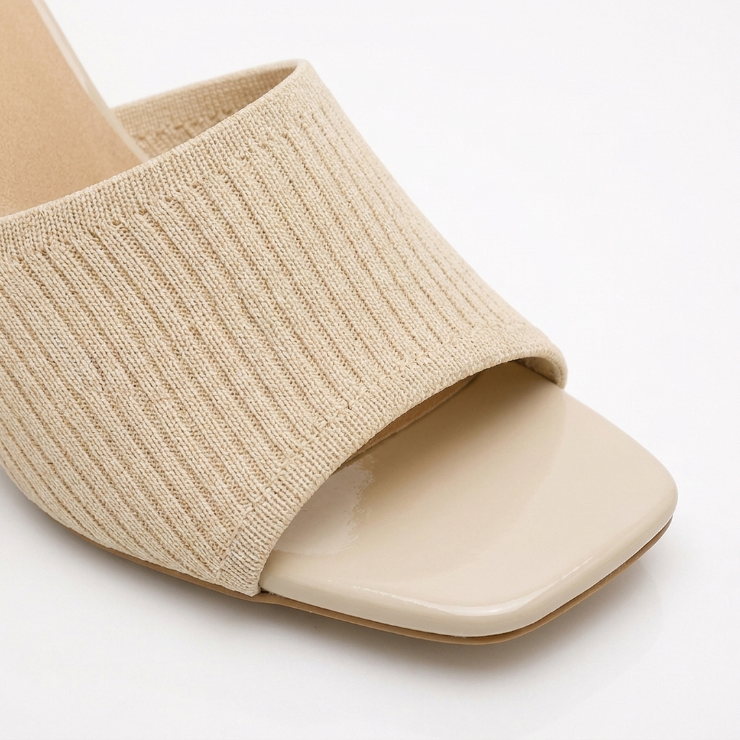 Beige Helena women's kitten heels, knit upper and open toe close-up