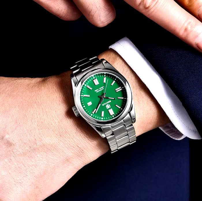 The Voyager Watch - London Lake